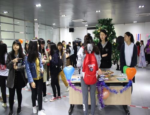 商学院第二届商业模拟大赛顺利举行