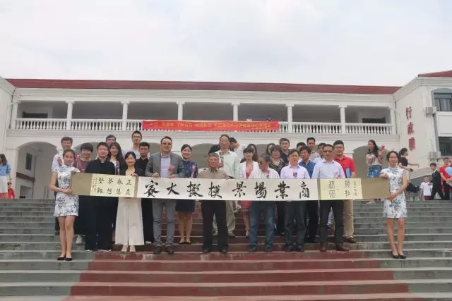 商学院成功举办